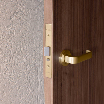 Streamline Door Lever Handle on Round Rose Entrance Set 70mm (Key/Key) Satin Brass 7316.3.SB Zanda