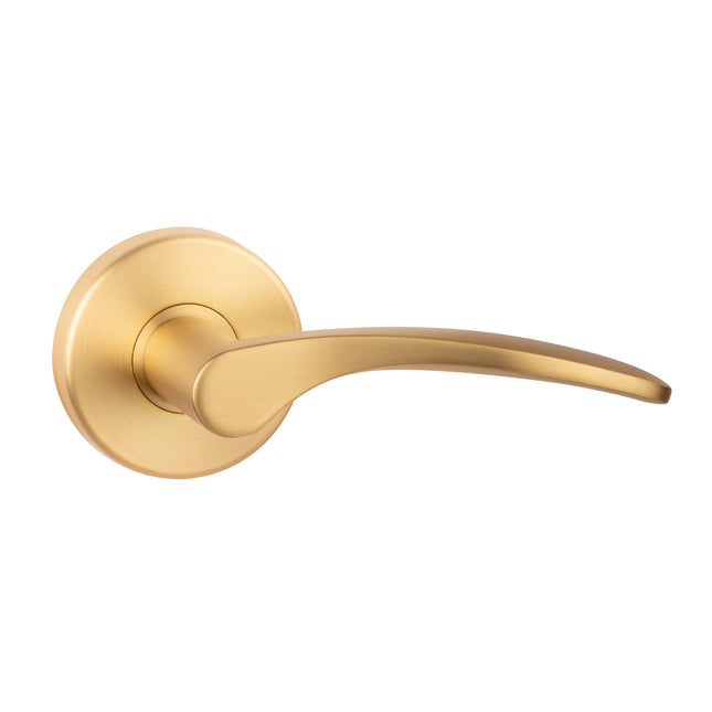 545 CU SB BP | Curva Door Lever Handle on Round Rose Passage 60mm Box Pack Satin Brass 545CUSBBP | N2lok