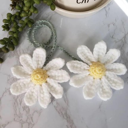 Crochet Daisy Auto Accessories Women Cute Rearview Mirror Charm Crafted Daisy Flower Gift Crochet Enthusiast Car Decoration Car Interior Aesthetics (White)