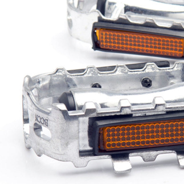 Worgeous 1 Pair of Silver Aluminum Alloy Mountain Bike Pedals with Anti slip Spikes – product detail