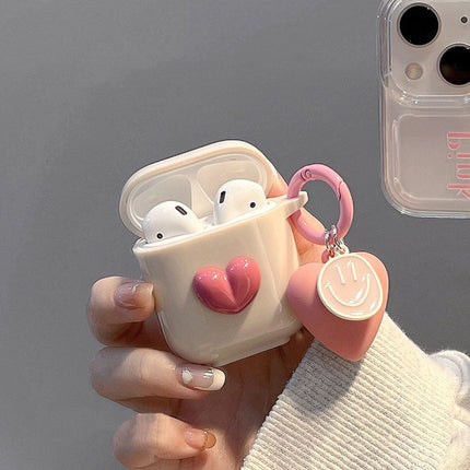 Beige shell + smiling heart pendant AirPods Pro 3