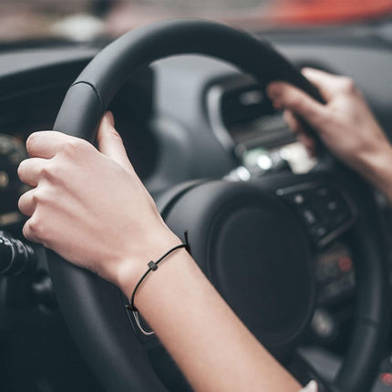 2Pcs Bracelet Car Window Breaker,Car Glass Breaker Wrist Strap with Tungsten Carbide Bead,Car Emergency Escape Tool,Car Safety Bracelet Tempered Glass Breaker Rescue Tool,Portable Vehicle Rapid Escape
