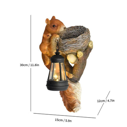 Retro Squirrel Lantern Solar-Powered Outdoor Wall Light, Solar-Powered with Light Sensor, Outdoor Garden and Courtyard Wall Decor, Balcony and Tree-Mounted Ambiance Night Light, Courtyard Statue and Ornament