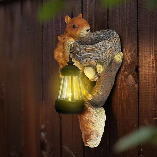 Retro Squirrel Lantern Solar-Powered Outdoor Wall Light Solar-Powered with Light Sensor Outdoor – product detail