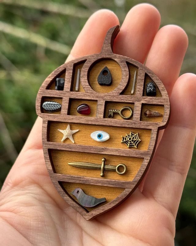 Wooden display stand for mini curiosities Nut V1265-YY-50