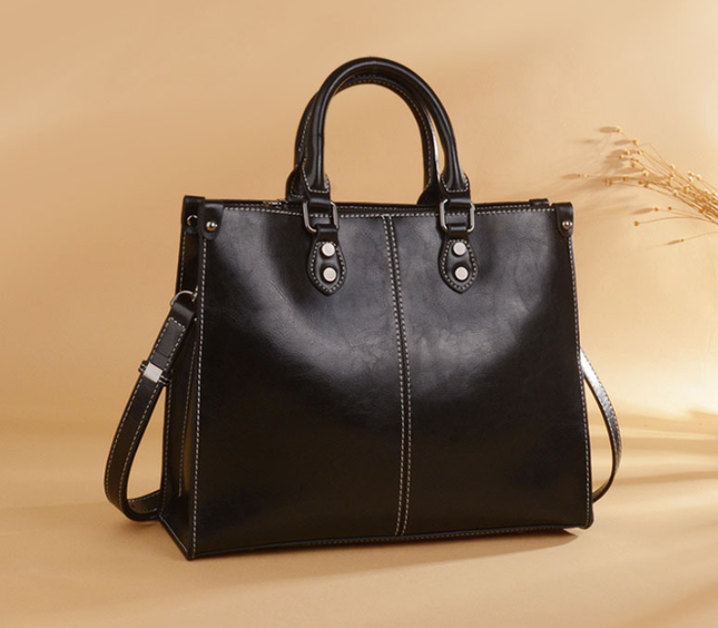 Black Elegant Leather Handbag
