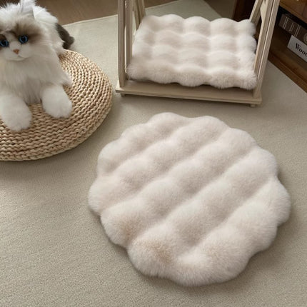 Beige Plush Round Cat Mat - Soft Faux Fur Sleeping Pad (40cm Diameter)