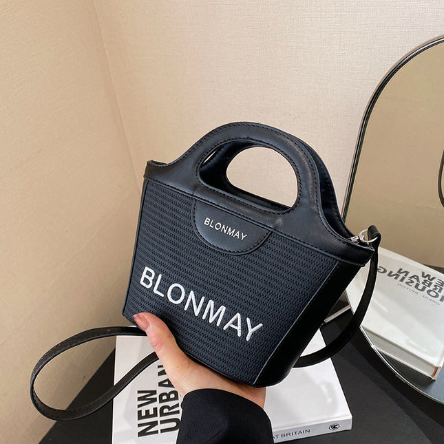 Small and lightweight black BLONMAY bucket bag perfect for everyday use V888-ELOSUNG25004