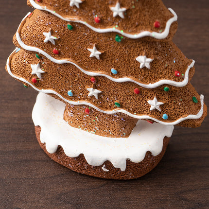 Yellow Charming Gingerbread Christmas Tree Figurine – hardware detail