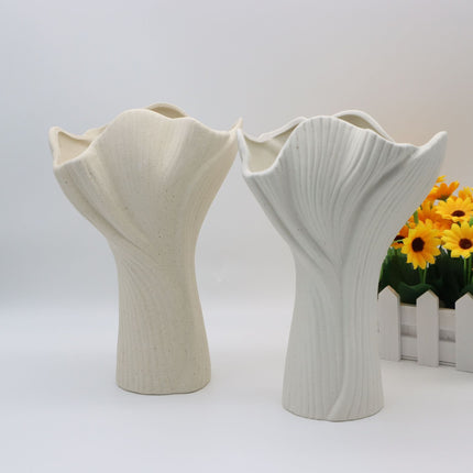 Beige Elegant Off-White Ceramic Vase – shape and profile