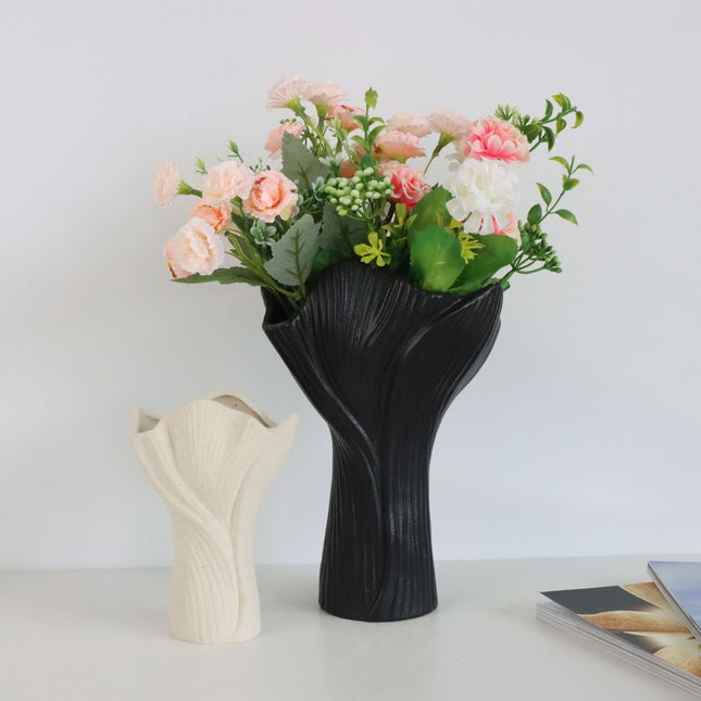 Black Elegant Off-White Ceramic Vase – product detail