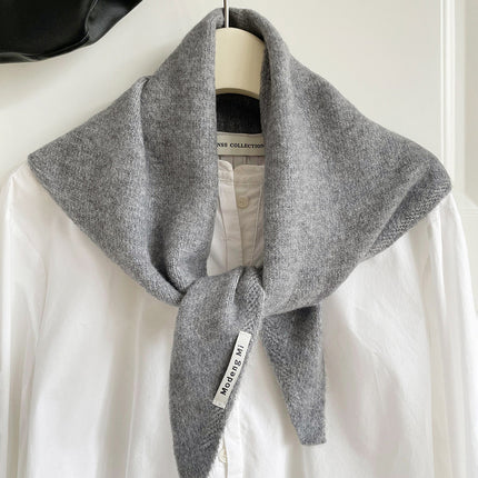Grey Chic Wool Blend Knit Triangle Scarf - Versatile & Warm Fashion Accessory - 105 x 35cm
