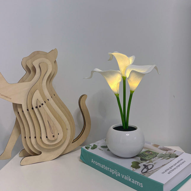 White Elegant Calla Lily LED Table Lamp