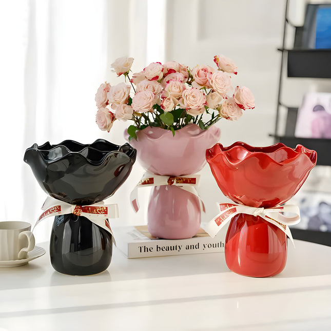 Handcrafted Minimalist Ceramic Vase – product detail