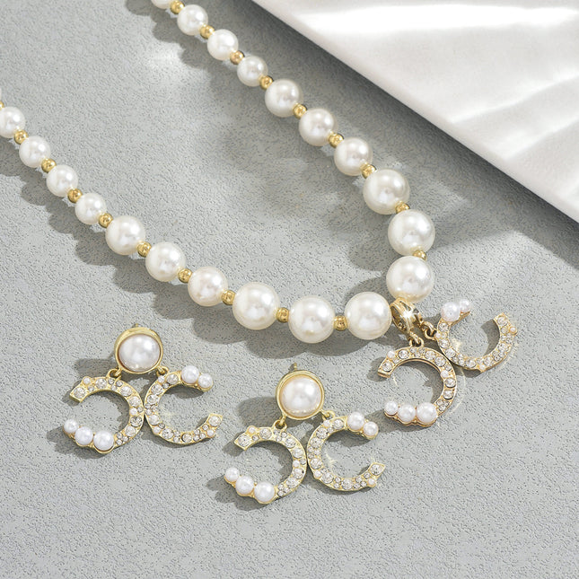 Elegant Women's Jewelry Set – Geometric C-Shape Pendant Necklace with Pearl Chain and Matching Earrings