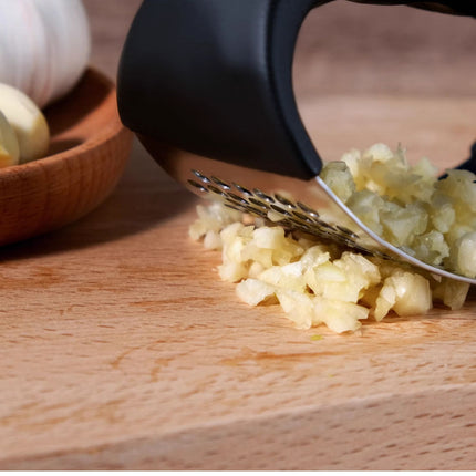 Black Stainless Steel Garlic Press Rocker Ergonomic Garlic Crusher and Ginger Mincer Professional Kitchen Tool