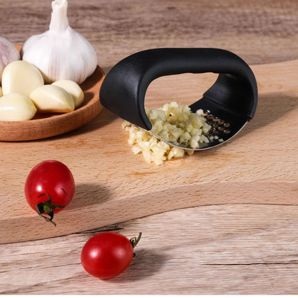 Black Stainless Steel Garlic Press Rocker Ergonomic Garlic Crusher and Ginger Mincer Professional Kitchen Tool