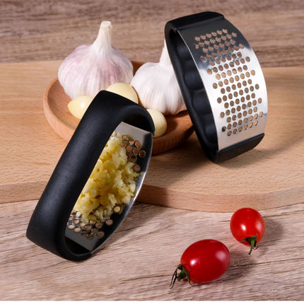 Black Stainless Steel Garlic Press Rocker Ergonomic Garlic Crusher and Ginger Mincer Professional Kitchen Tool