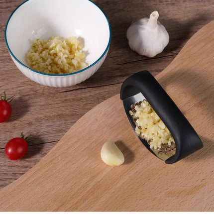 Black Stainless Steel Garlic Press Rocker Ergonomic Garlic Crusher and Ginger Mincer Professional Kitchen Tool