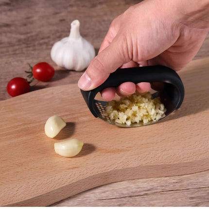 Black Stainless Steel Garlic Press Rocker Ergonomic Garlic Crusher and Ginger Mincer Professional Kitchen Tool
