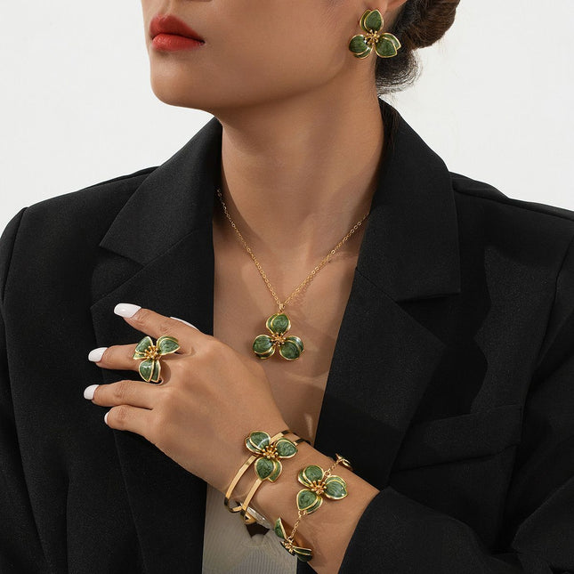 Green Floral Enamel Jewelry Set Five-Piece Alloy Accessory Collection with Minimalist Botanical Design