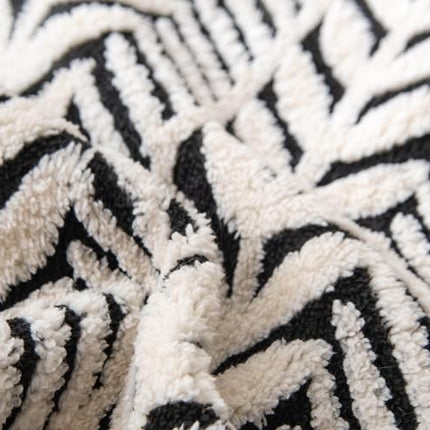 Grey Plush Pet Bed Mat - 60 x 80 cm Polyester Fibre - Thickened Soft Cushion, Scratch Resistant Surface, Non Slip Base for Cats and Dogs