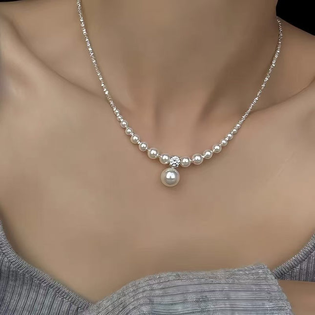 Elegant Pearl Choker Necklace for Women Ins Style Minimalist Design with Crystal Accent and Drop Pearl