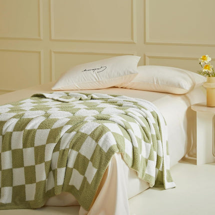 Green and White Premium Knitted Checkerboard Throw Blanket(130 x 150 CM) – design and finish