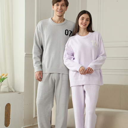 Red Women's Warm & Cozy Semi-Flannel Couple's Pajamas — Knitted Digital Pattern, Soft Fleece Material, Pullover Style: The Ideal Choice for Loungewear in Autumn and Winter.