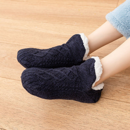 Winter Cozy Warm Loungewear Gift Set – 170 × 200CM Dark Grey Flannel Fleece Wearable Blanket with Adjustable Sleeves Large Front Pocket and Back Velcro Closure, Free M Size Sherpa Fleece Cable Knit Anti-Slip Slipper Socks for Home Relaxation