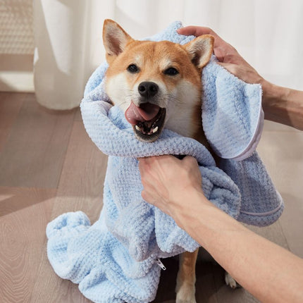 Pet Wearable Bathrobe Towel (Size M) - Quick-drying, absorbent full-body cover with hood and zipper, suitable for dog and cat grooming
