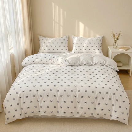 Bow Print Bedding Set - 3 Piece Set - Quilt Cover 264 x 229 cm with 2 Pillowcases 51 x 66 cm - White and Black Bow Pattern